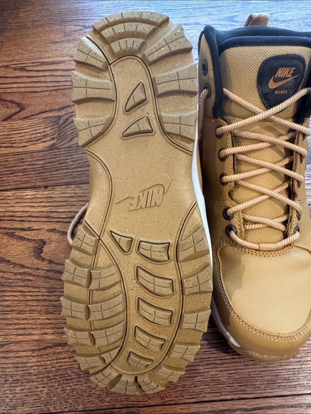 Nike Men’s Tan/Black Manoa Boots